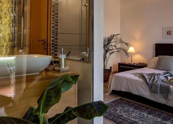 Luxury Beachfront Palace With Private Pool And Jacuzzi By The In فيلة