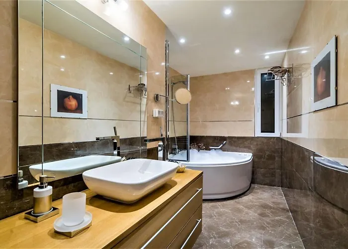 Luxury Beachfront Palace With Private Pool And Jacuzzi By The In فيلة دوبروفينك