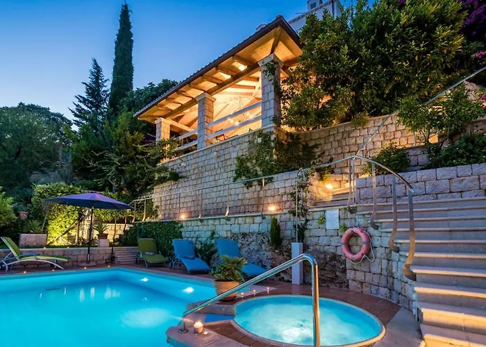 فيلة Luxury Beachfront Palace With Private Pool And Jacuzzi By The In دوبروفينك