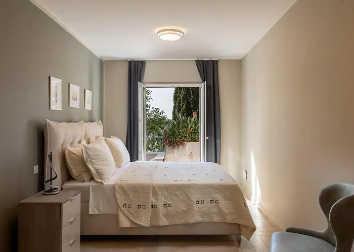 Luxury Beachfront Palace With Private Pool And Jacuzzi By The In دوبروفينك