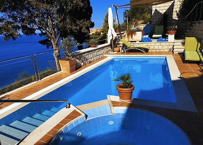 Luxury Beachfront Palace With Private Pool And Jacuzzi By The In فيلة دوبروفينك