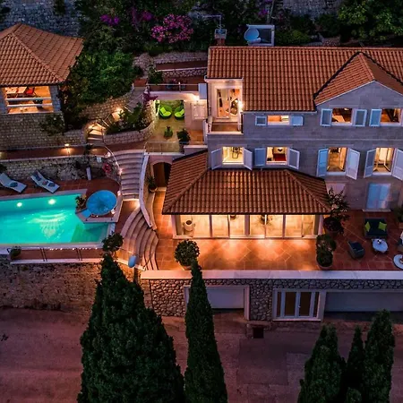 Luxury Beachfront Palace With Private Pool And Jacuzzi By The In