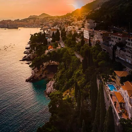 Luxury Beachfront Palace With Private Pool And Jacuzzi By The In 别墅 *