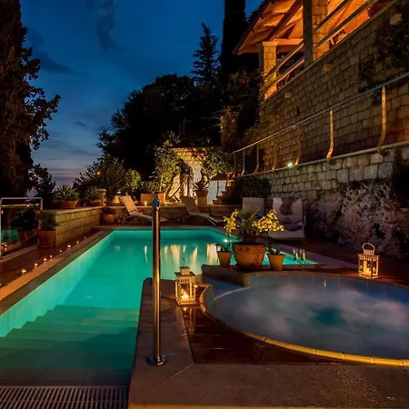 Luxury Beachfront Palace With Private Pool And Jacuzzi By The In Villa *