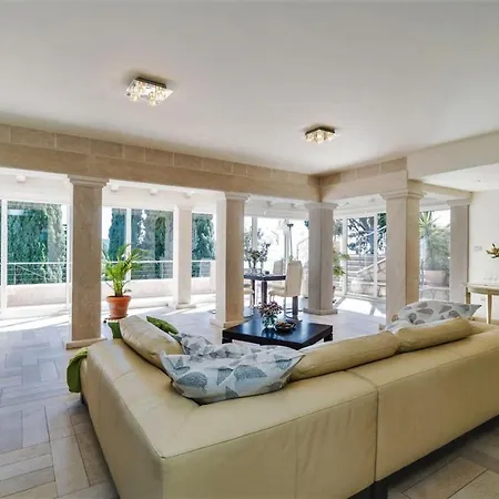 Villa Luxury Beachfront Palace With Private Pool And Jacuzzi By The In