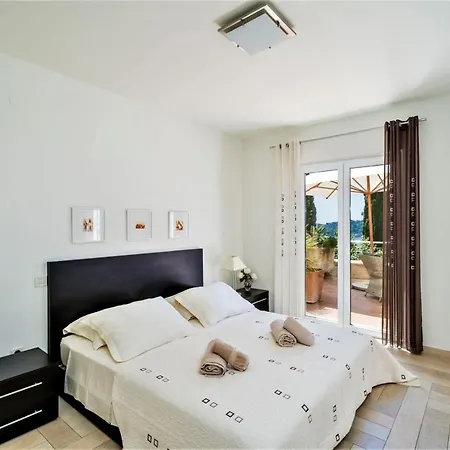 Villa Luxury Beachfront Palace With Private Pool And Jacuzzi By The In