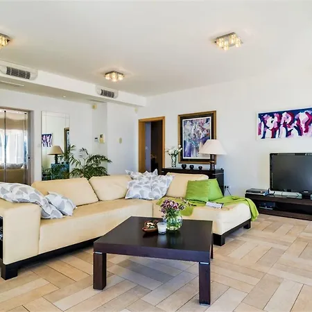 Luxury Beachfront Palace With Private Pool And Jacuzzi By The In