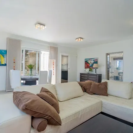 Villa Luxury Beachfront Palace With Private Pool And Jacuzzi By The In