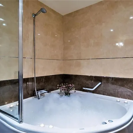 别墅 Luxury Beachfront Palace With Private Pool And Jacuzzi By The In