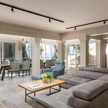 Luxury Beachfront Palace With Private Pool And Jacuzzi By The In 别墅 杜布罗夫尼克