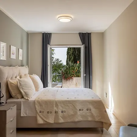 Luxury Beachfront Palace With Private Pool And Jacuzzi By The In 杜布罗夫尼克