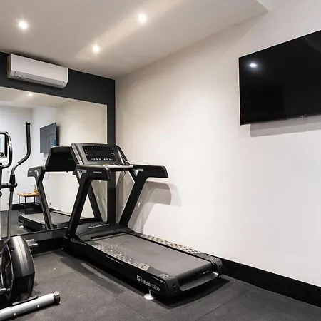 Luxury Beachfront Palace With Private Pool And Jacuzzi By The In 别墅 *