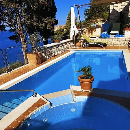 Luxury Beachfront Palace With Private Pool And Jacuzzi By The In 别墅 杜布罗夫尼克