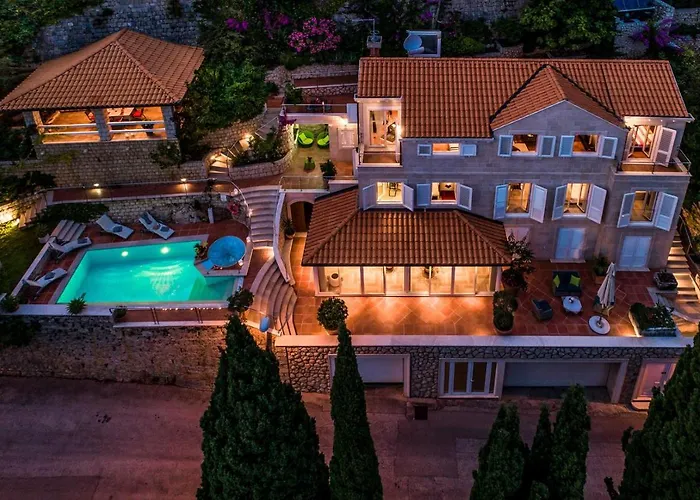 Luxury Beachfront Palace With Private Pool And Jacuzzi By The In