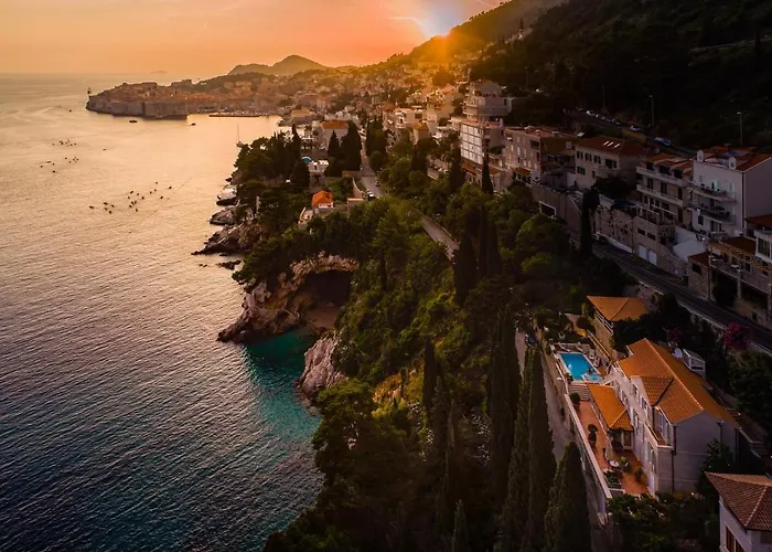 Luxury Beachfront Palace With Private Pool And Jacuzzi By The In Βίλα *