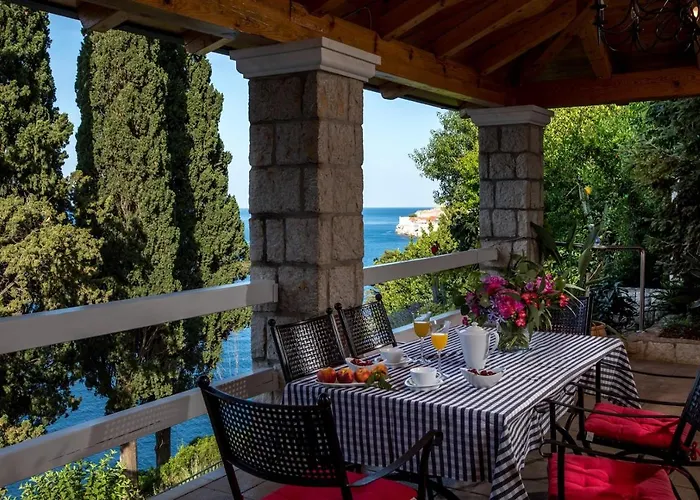 Luxury Beachfront Palace With Private Pool And Jacuzzi By The In * Ντουμπρόβνικ