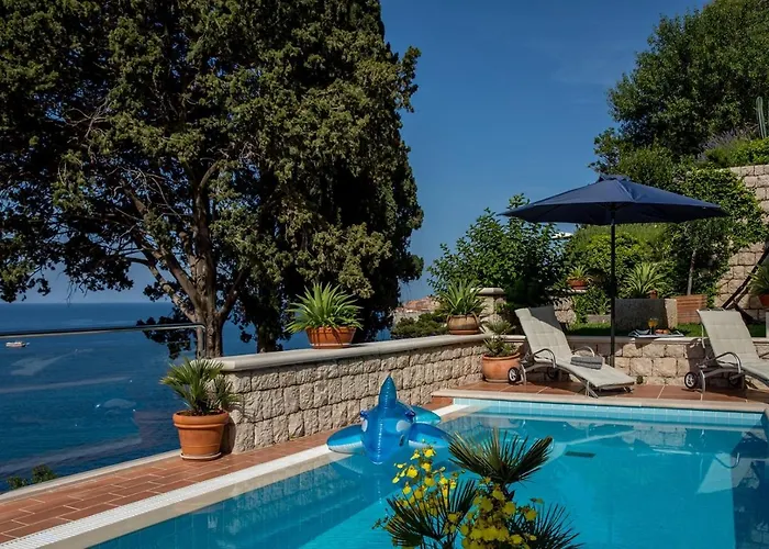 Luxury Beachfront Palace With Private Pool And Jacuzzi By The In * Ντουμπρόβνικ