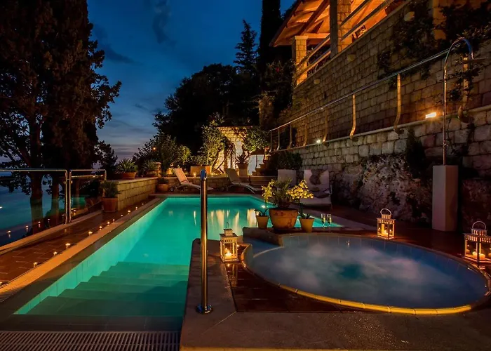 Luxury Beachfront Palace With Private Pool And Jacuzzi By The In Βίλα *