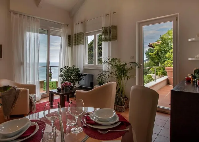 Luxury Beachfront Palace With Private Pool And Jacuzzi By The In * Ντουμπρόβνικ