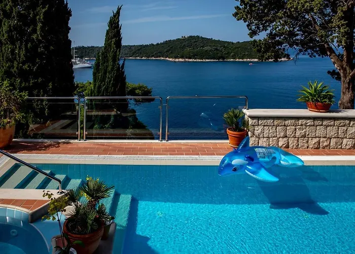 Luxury Beachfront Palace With Private Pool And Jacuzzi By The In Ντουμπρόβνικ