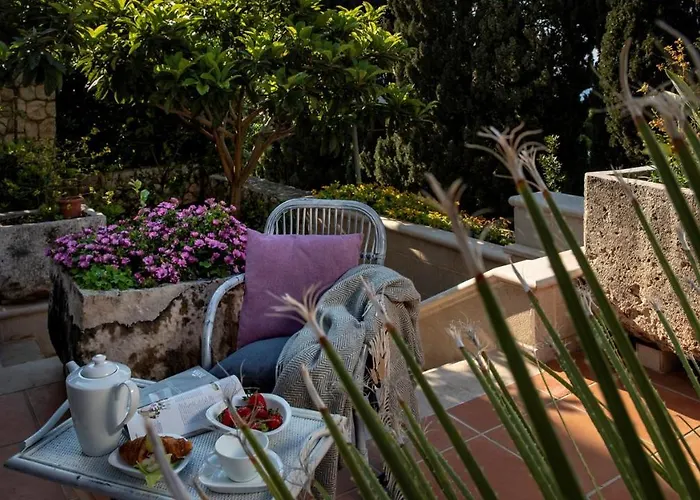 Βίλα Luxury Beachfront Palace With Private Pool And Jacuzzi By The In Ντουμπρόβνικ