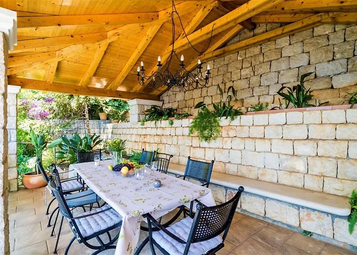 Luxury Beachfront Palace With Private Pool And Jacuzzi By The In * Ντουμπρόβνικ