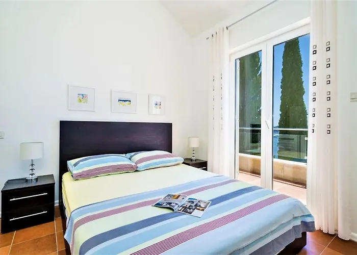 Βίλα Luxury Beachfront Palace With Private Pool And Jacuzzi By The In