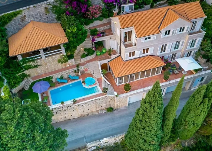 Βίλα Luxury Beachfront Palace With Private Pool And Jacuzzi By The In Ντουμπρόβνικ