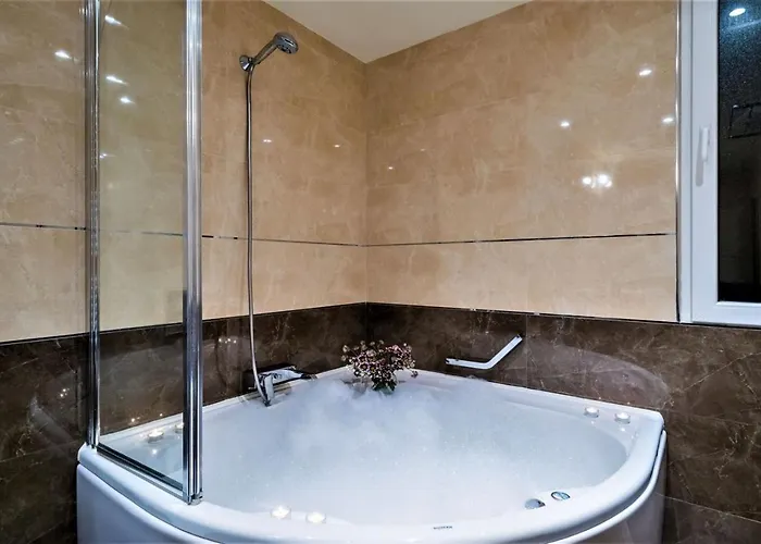 Βίλα Luxury Beachfront Palace With Private Pool And Jacuzzi By The In