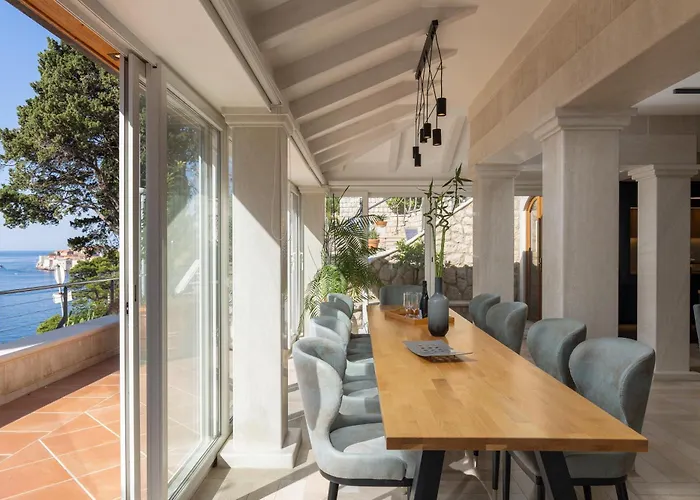 Luxury Beachfront Palace With Private Pool And Jacuzzi By The In Βίλα Ντουμπρόβνικ