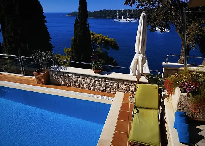 Luxury Beachfront Palace With Private Pool And Jacuzzi By The In Βίλα *