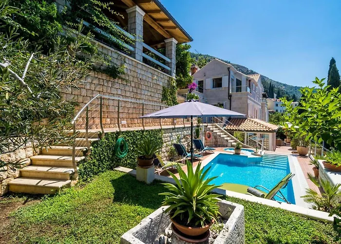 Willa Luxury Beachfront Villa Dubrovnik Palace with private pool&jacuzzi by the beach in Dubrovnik Dubrownik