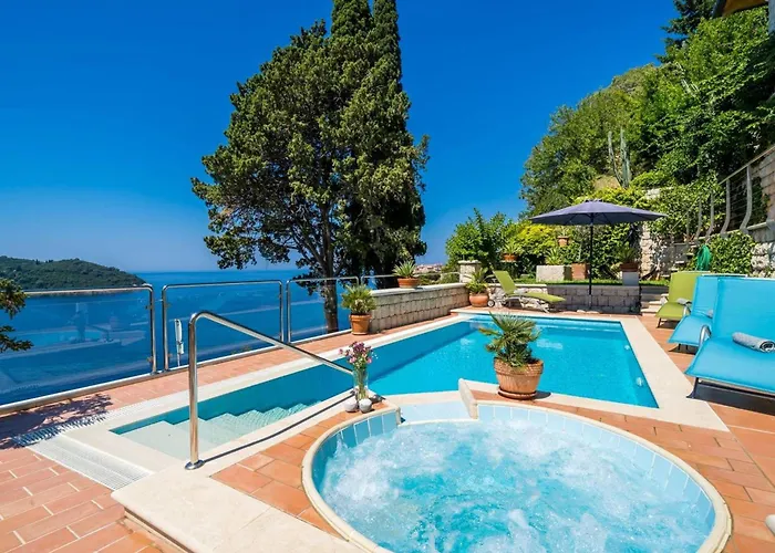 Luxury Beachfront Villa Dubrovnik Palace with private pool&jacuzzi by the beach in Dubrovnik Willa Dubrownik