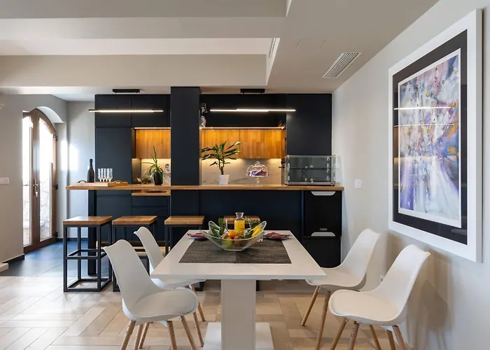 Luxury Beachfront Palace With Private Pool And Jacuzzi By The In Villa *