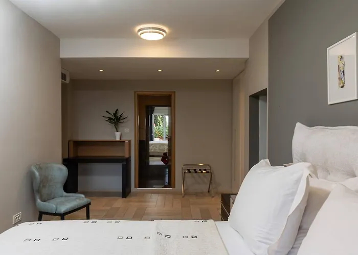 Luxury Beachfront Villa Dubrovnik Palace with private pool&jacuzzi by the beach in Dubrovnik Willa