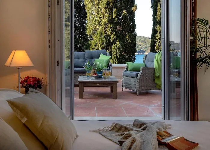 Luxury Beachfront Villa Dubrovnik Palace with private pool&jacuzzi by the beach in Dubrovnik *