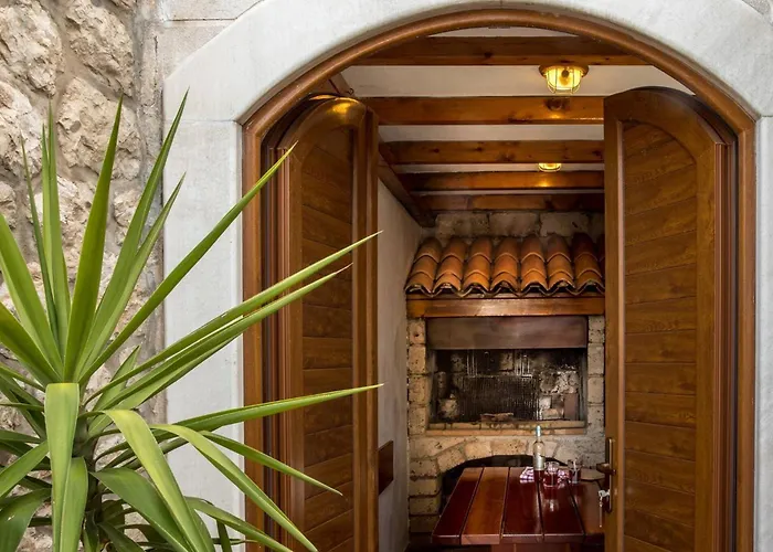 Luxury Beachfront Villa Dubrovnik Palace with private pool&jacuzzi by the beach in Dubrovnik Willa