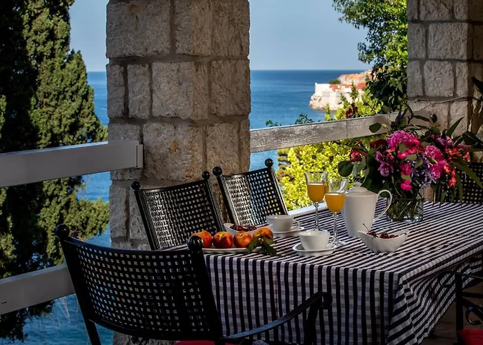 Luxury Beachfront Villa Dubrovnik Palace with private pool&jacuzzi by the beach in Dubrovnik Willa *