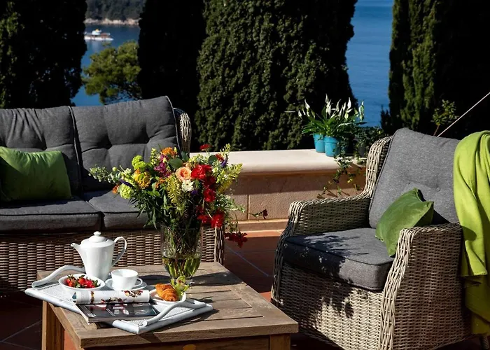 Luxury Beachfront Villa Dubrovnik Palace with private pool&jacuzzi by the beach in Dubrovnik Willa Dubrownik