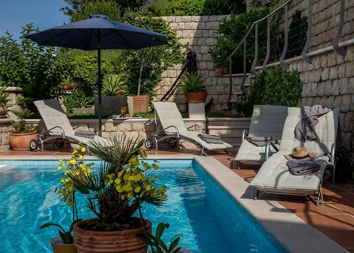 Luxury Beachfront Villa Dubrovnik Palace with private pool&jacuzzi by the beach in Dubrovnik *