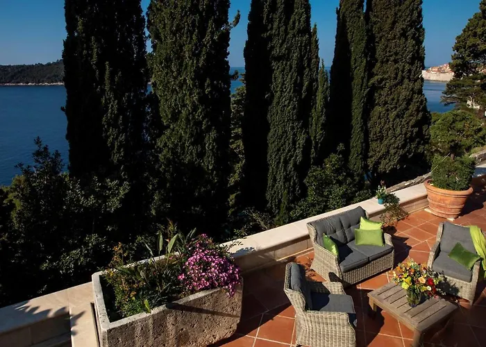 Willa Luxury Beachfront Villa Dubrovnik Palace with private pool&jacuzzi by the beach in Dubrovnik