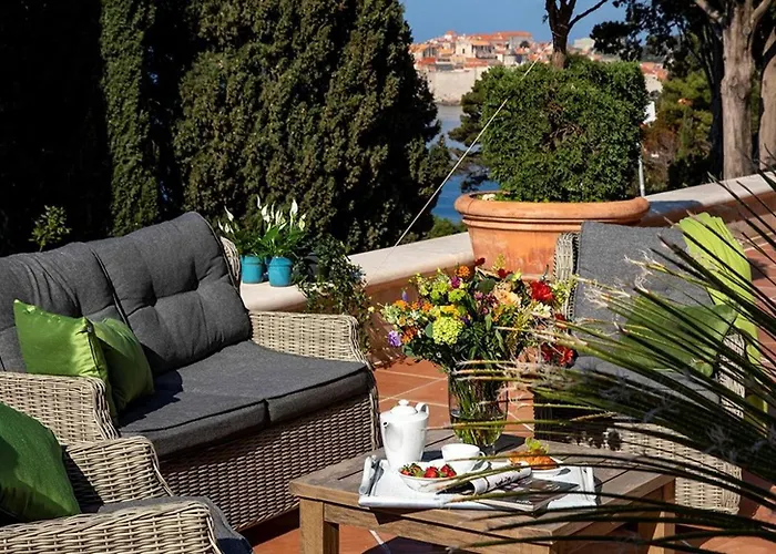 Willa Luxury Beachfront Villa Dubrovnik Palace with private pool&jacuzzi by the beach in Dubrovnik Dubrownik