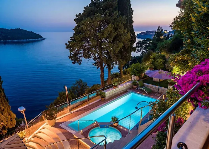 Willa Luxury Beachfront Villa Dubrovnik Palace with private pool&jacuzzi by the beach in Dubrovnik *