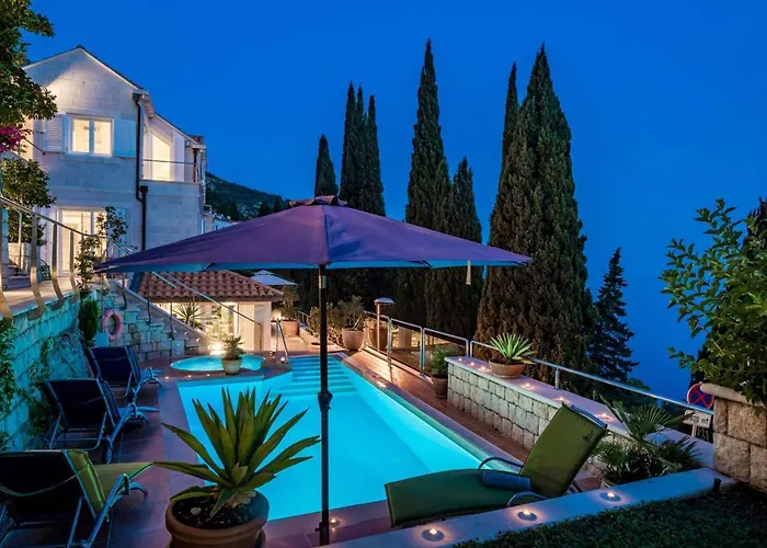 Willa Luxury Beachfront Villa Dubrovnik Palace with private pool&jacuzzi by the beach in Dubrovnik Dubrownik